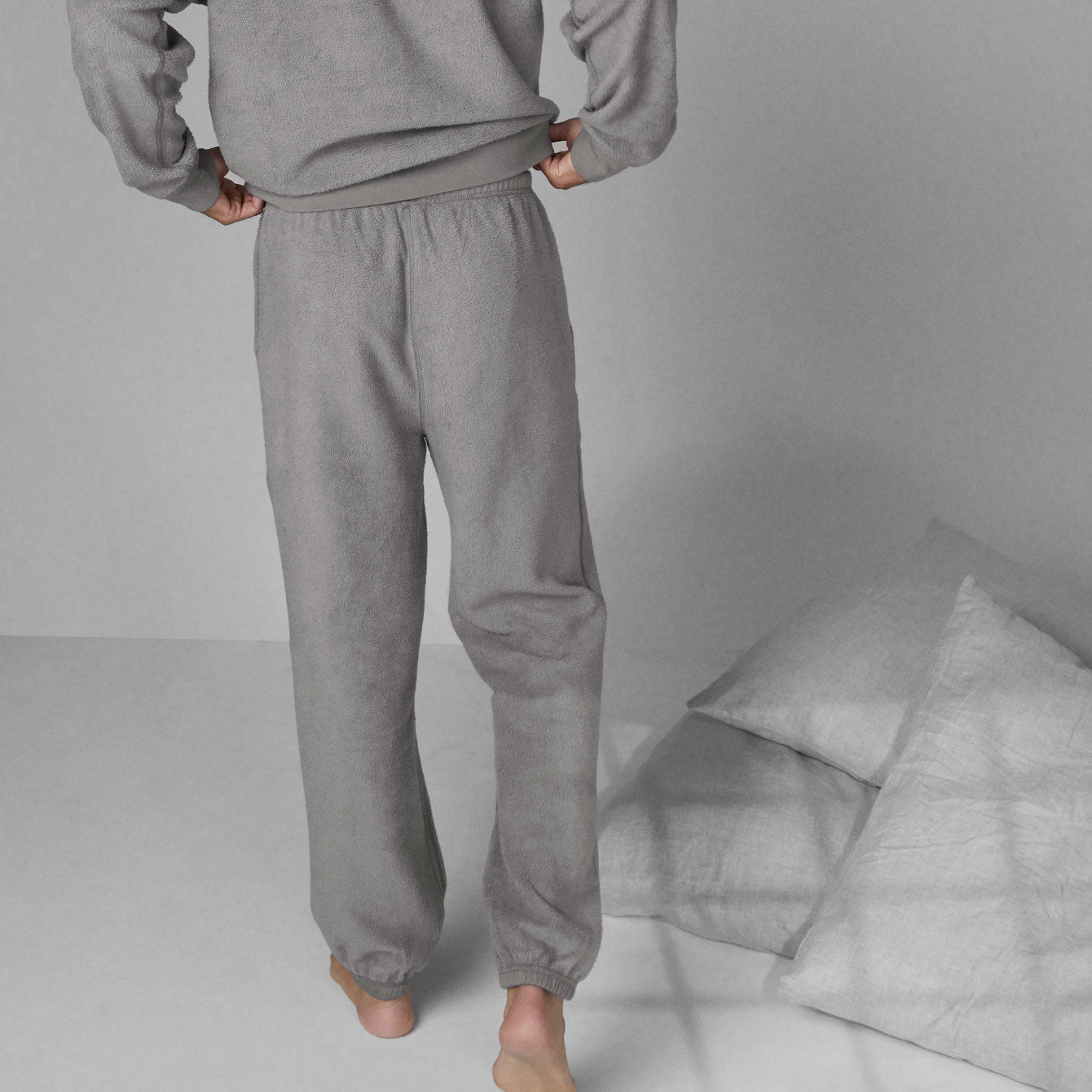 Lunya Men’s Ebbing Fog Silksweats Reversible Jogger