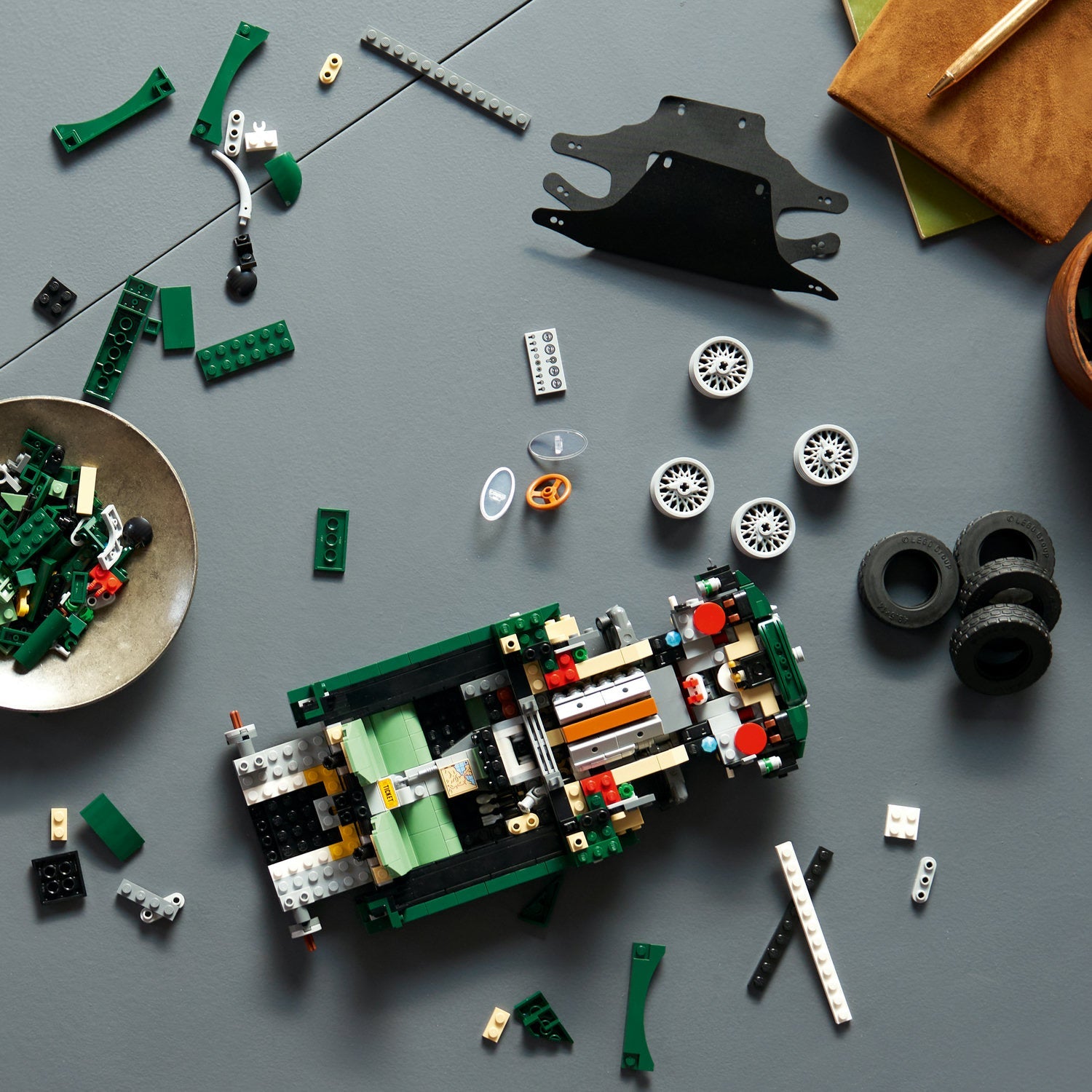 LEGO® Icons: Jaguar E-Type 11381