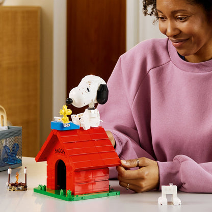 LEGO® LEGO Ideas: Peanuts: Snoopy's Doghouse 21368