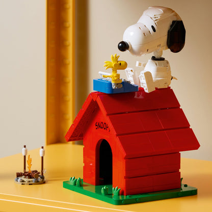 LEGO® LEGO Ideas: Peanuts: Snoopy's Doghouse 21368
