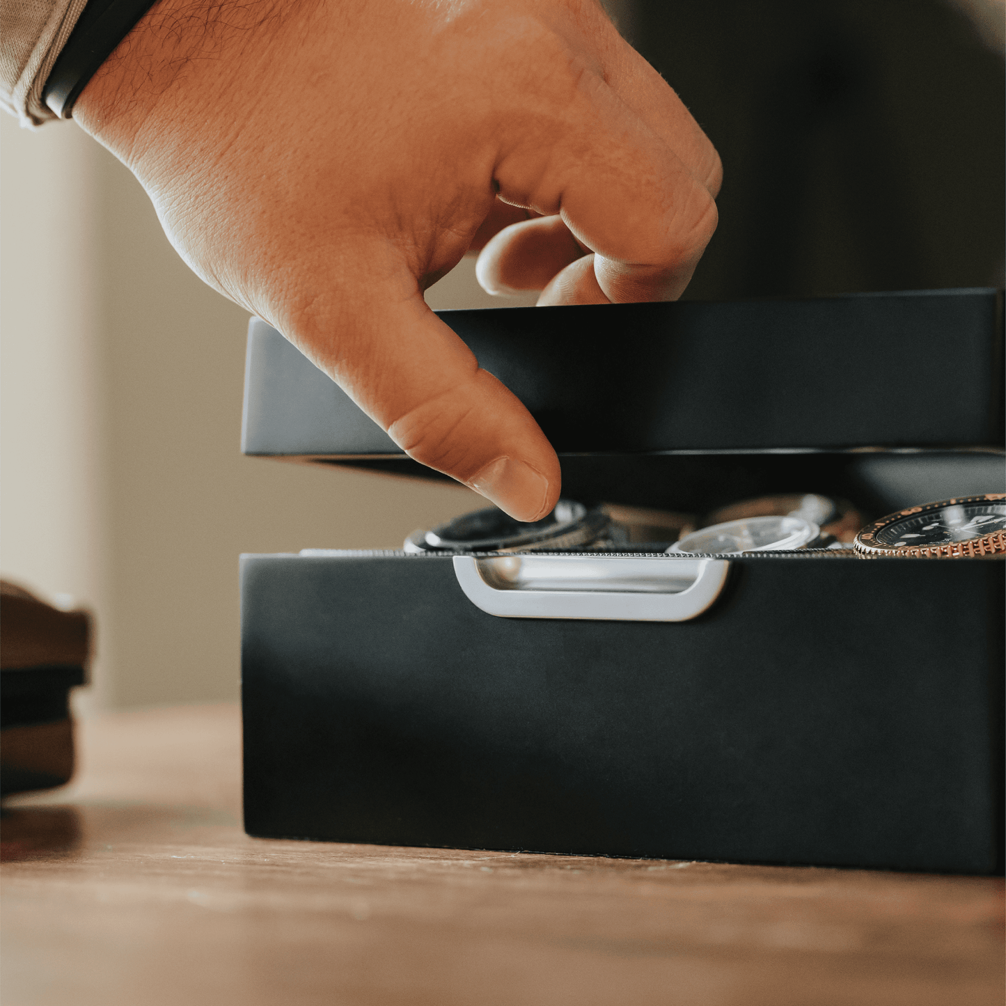 Modern 6-Slot Watch Box