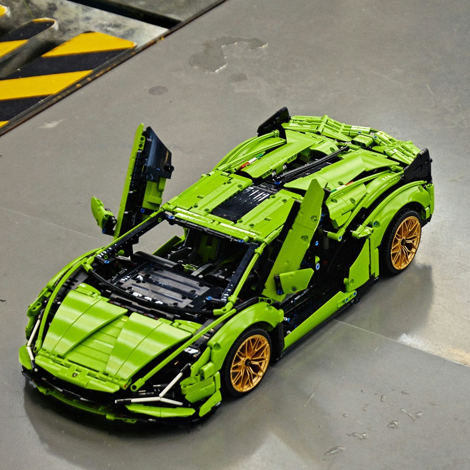 LEGO Lamborghini Sian FKP 37