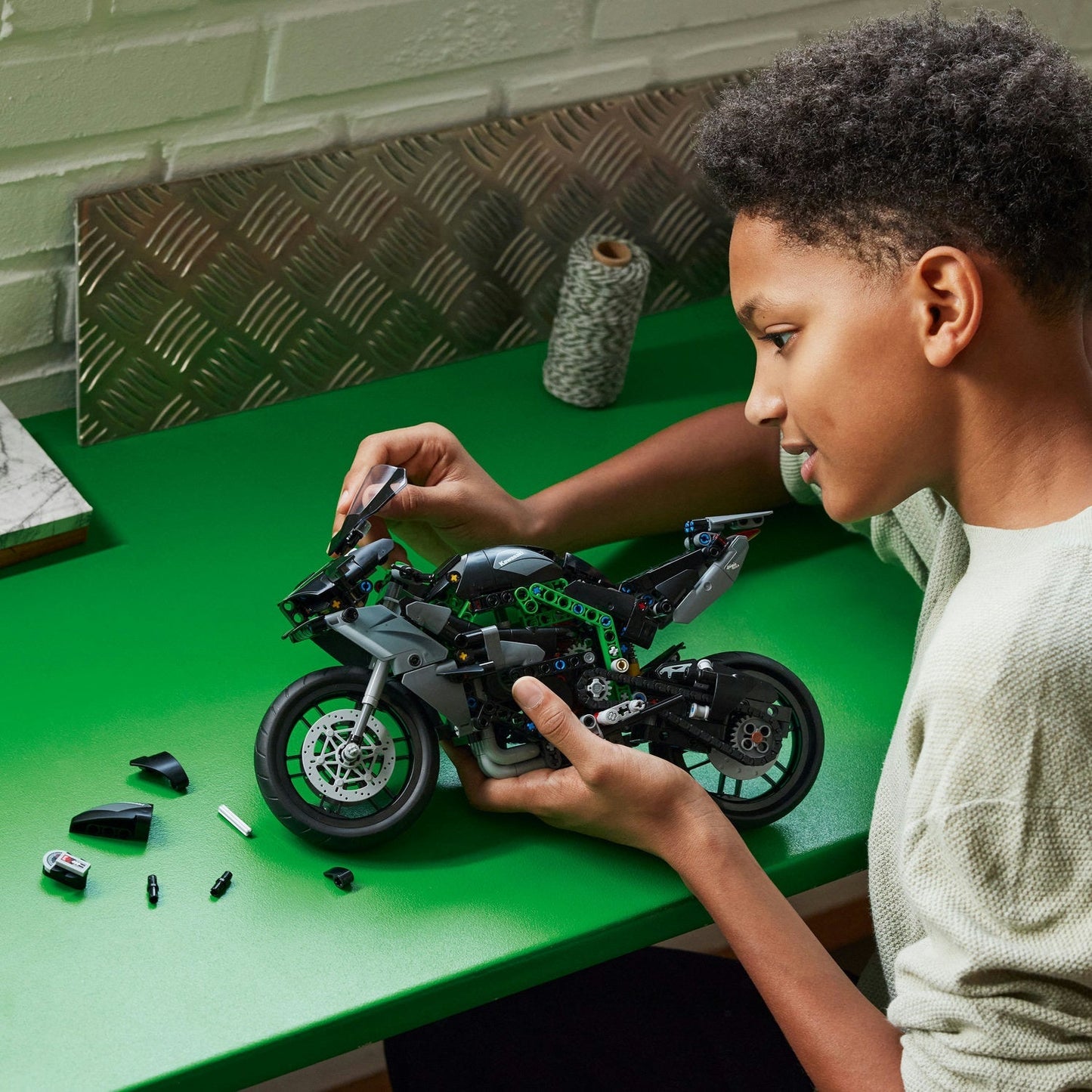 LEGO Technic: Kawasaki Ninja H2R Motorcycle