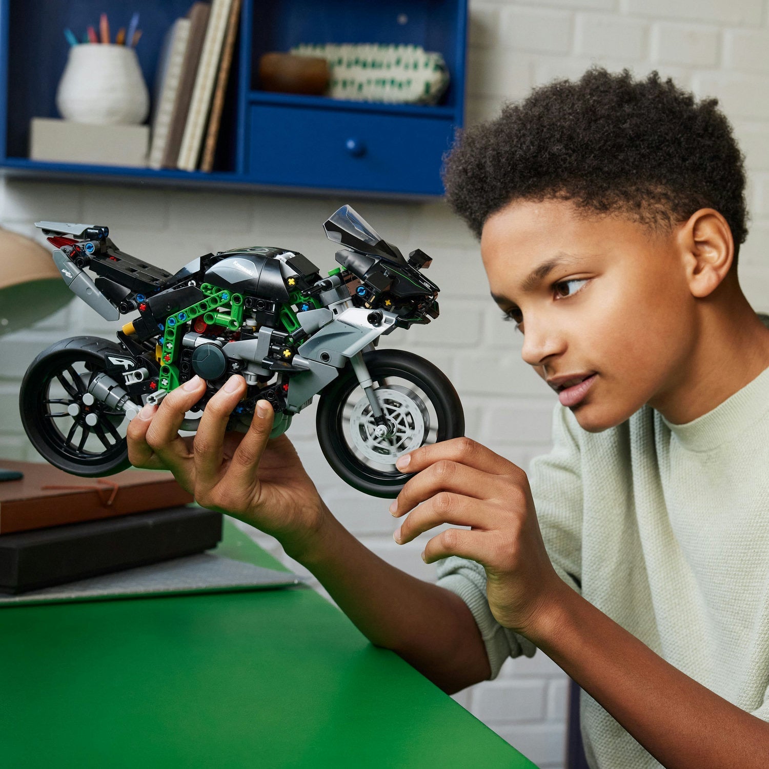LEGO Technic: Kawasaki Ninja H2R Motorcycle