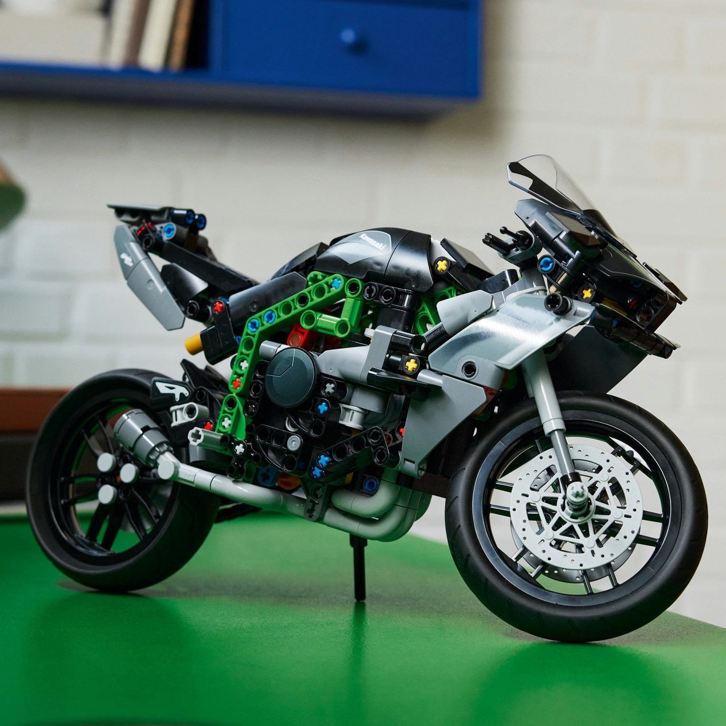 LEGO Technic: Kawasaki Ninja H2R Motorcycle