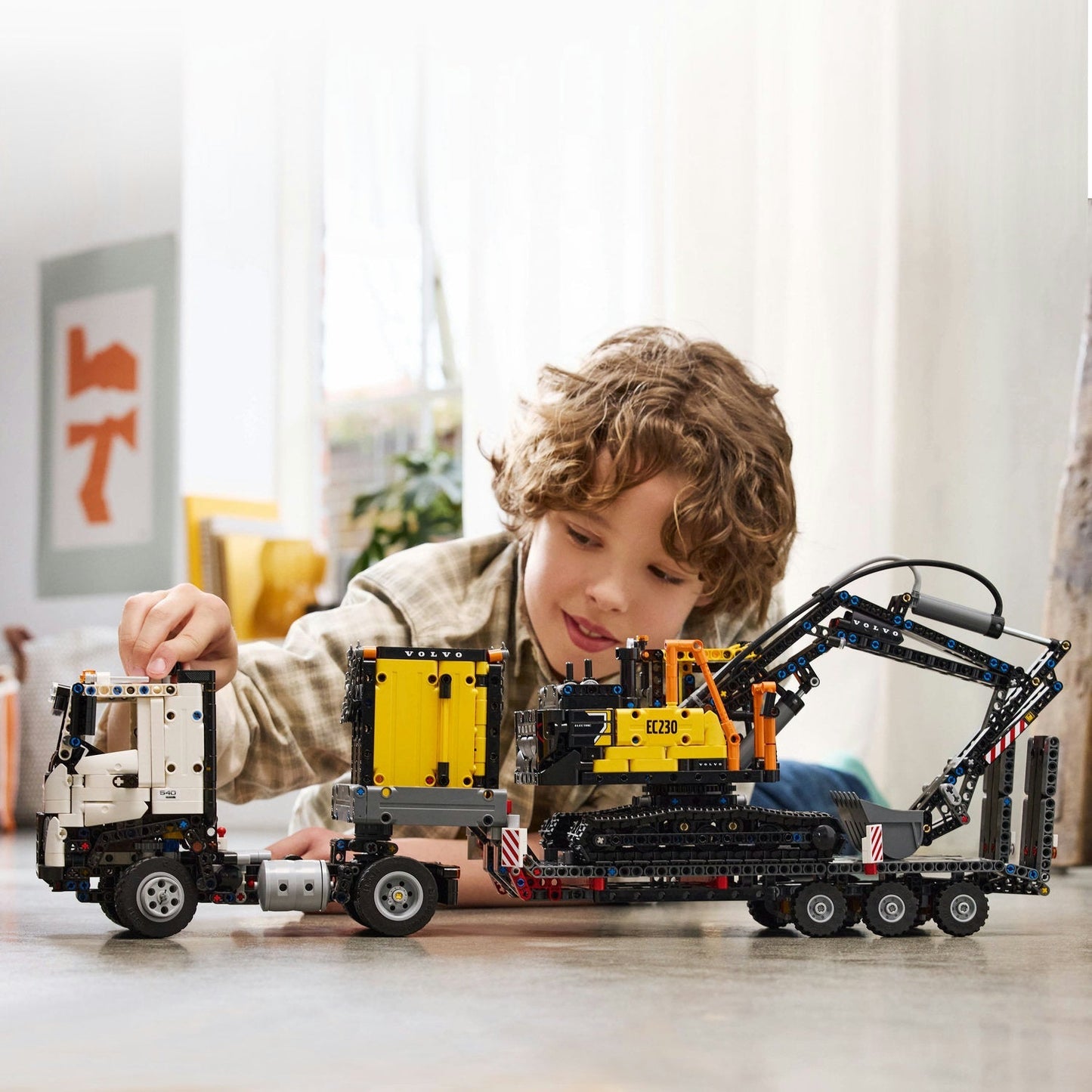 LEGO Technic: Volvo FMX Truck & EC230 Electric Excavator 42175