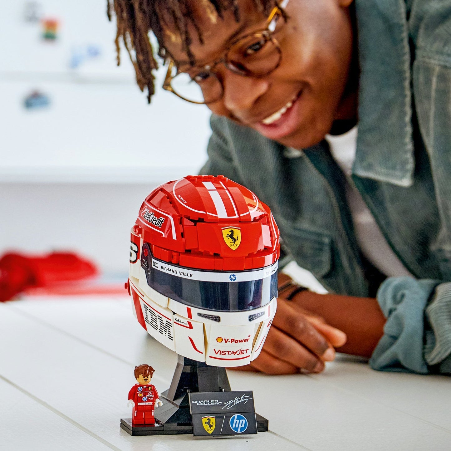 LEGO® Editions Formula 1: Scuderia Ferrari HP Charles Leclerc Helmet
