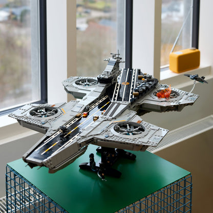 LEGO® Super Heroes: S.H.I.E.L.D. Helicarrier