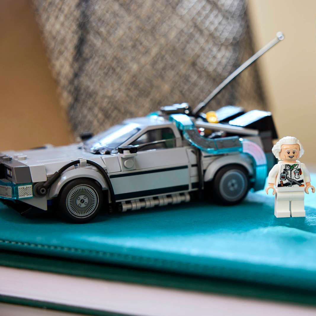 タイムレコーダ LEGO Back to the Future Time Machine | Uncrate Supply