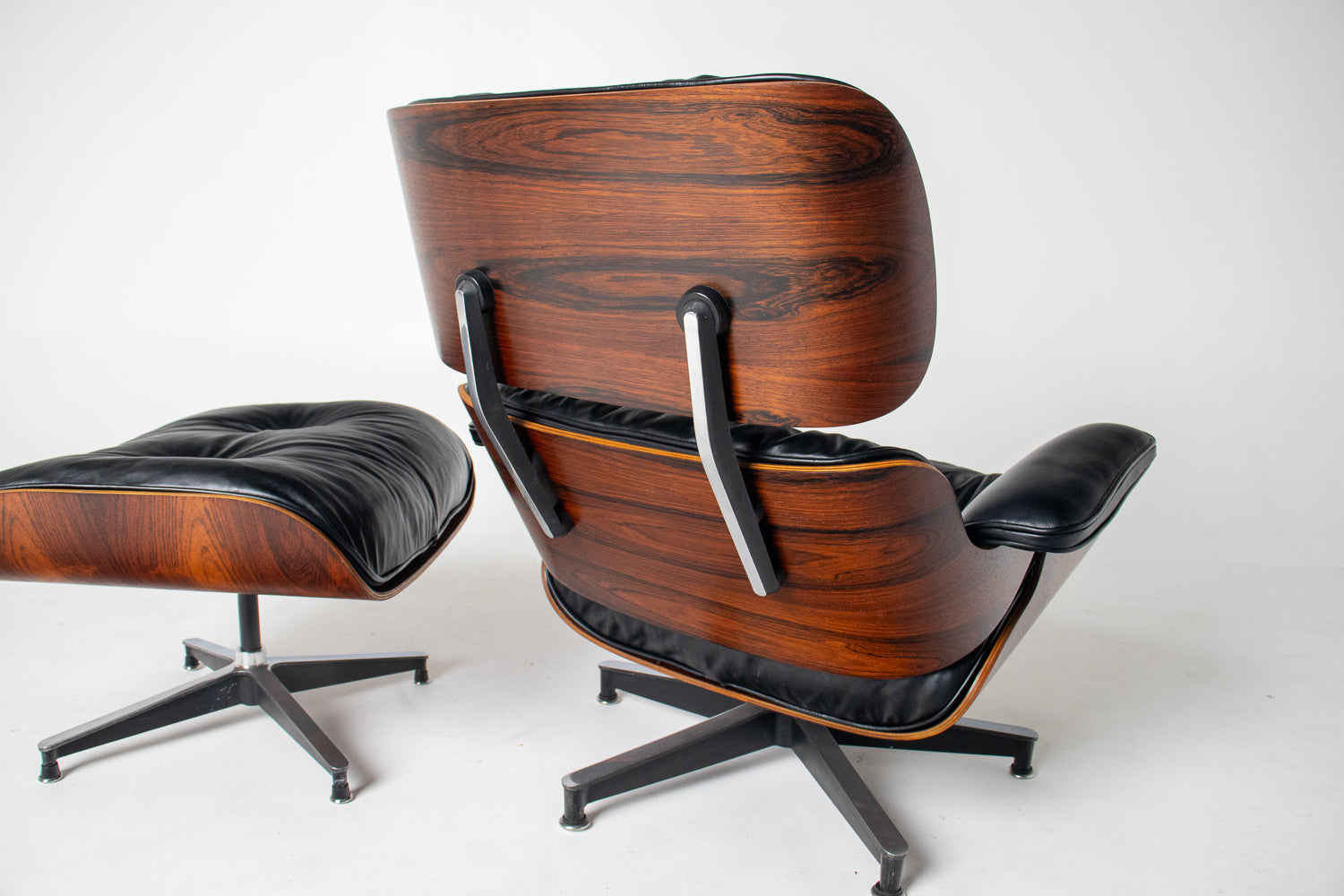 Early 1st Generation Eames Lounge Chair and Ottoman in Brazilian Rosewood finished in Gunstock Oil by Herman Miller