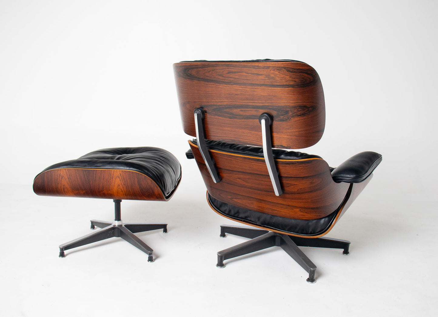 Early 1st Generation Eames Lounge Chair and Ottoman in Brazilian Rosewood finished in Gunstock Oil by Herman Miller