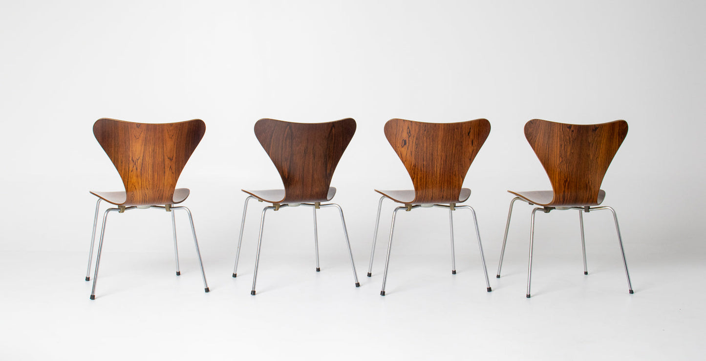 Set of 4 Arne Jacobsen for Fritz Hansen Series 7 Chairs in Rosewood Model 3107