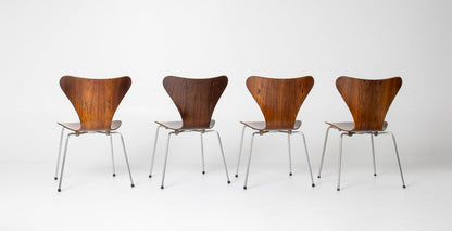 Set of 4 Arne Jacobsen for Fritz Hansen Series 7 Chairs in Rosewood Model 3107