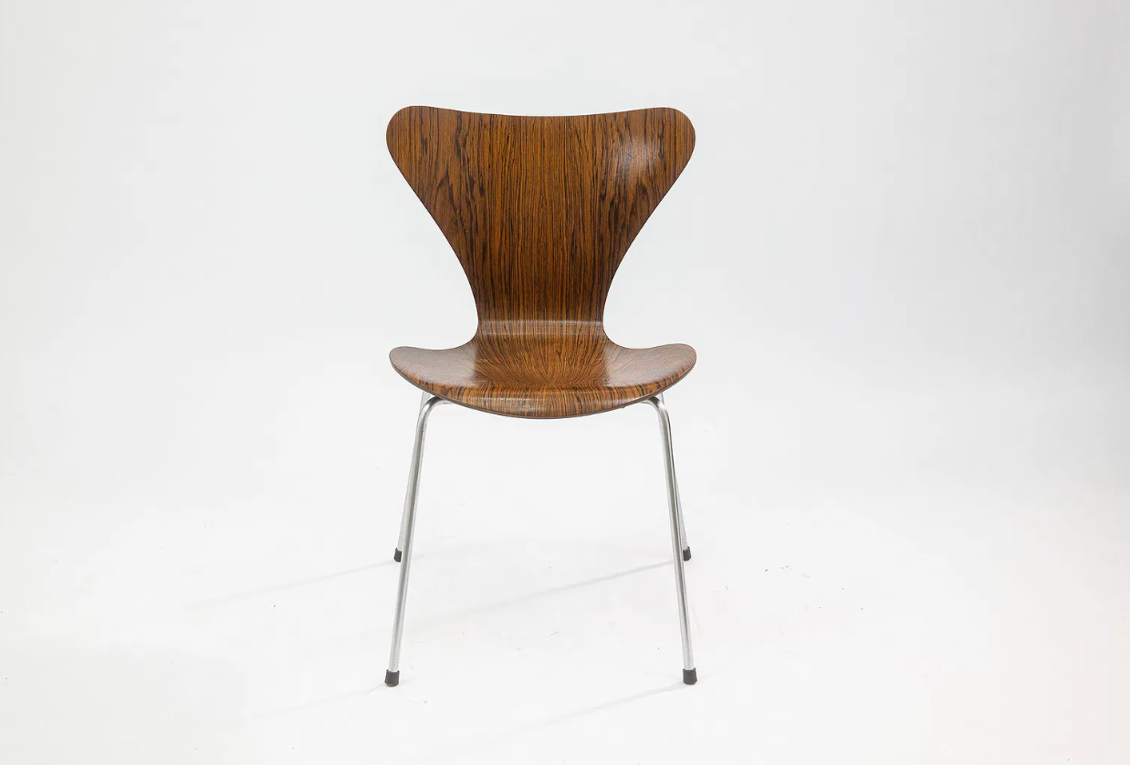 Set of 4 Arne Jacobsen for Fritz Hansen Series 7 Chairs in Rosewood Model 3107