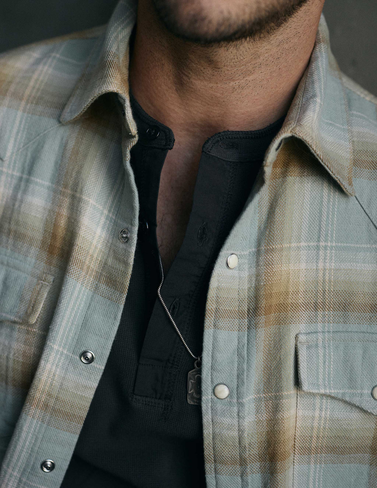 Rivay Gibson Waffle Henley in Vintage Black