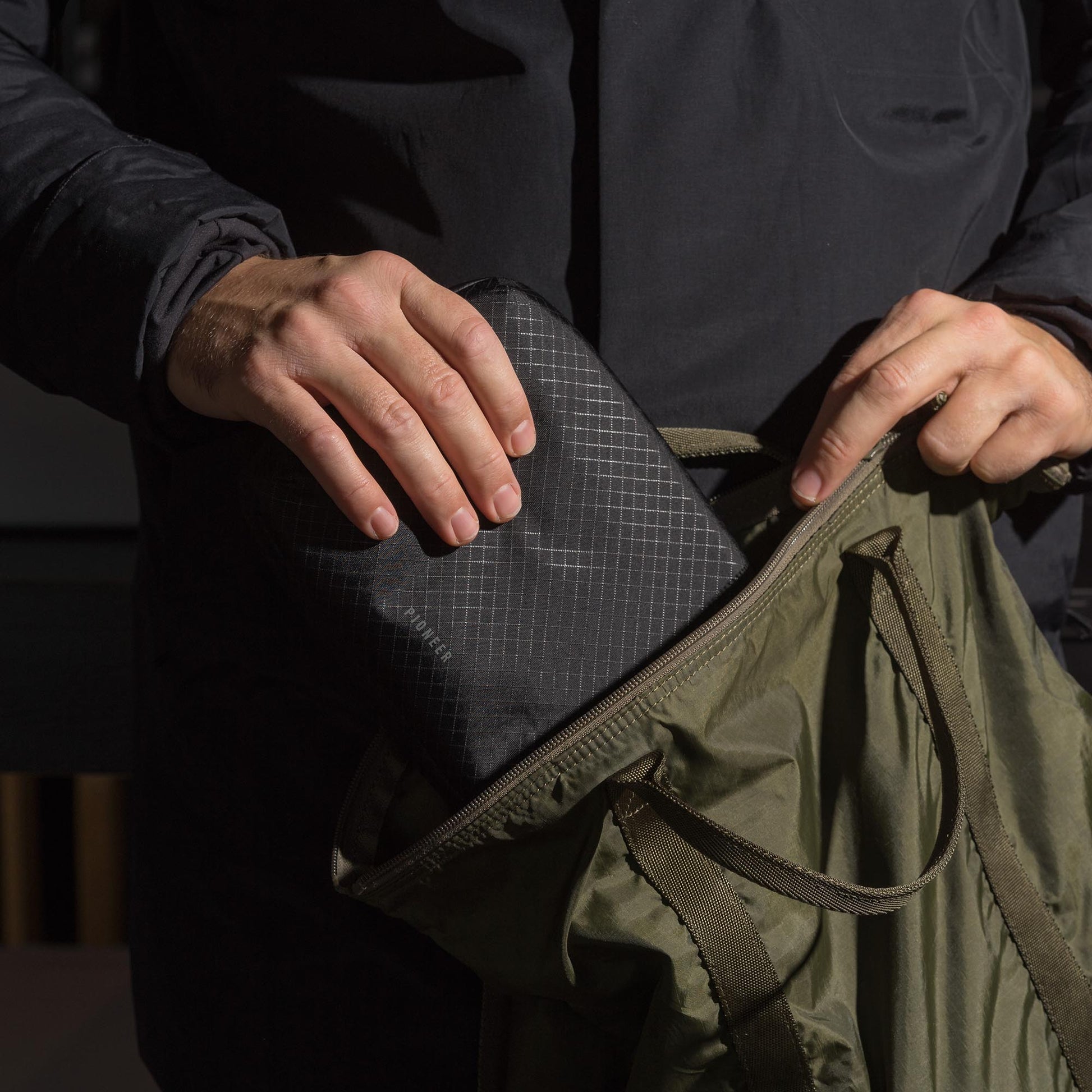Pioneer Carry Global Pouch