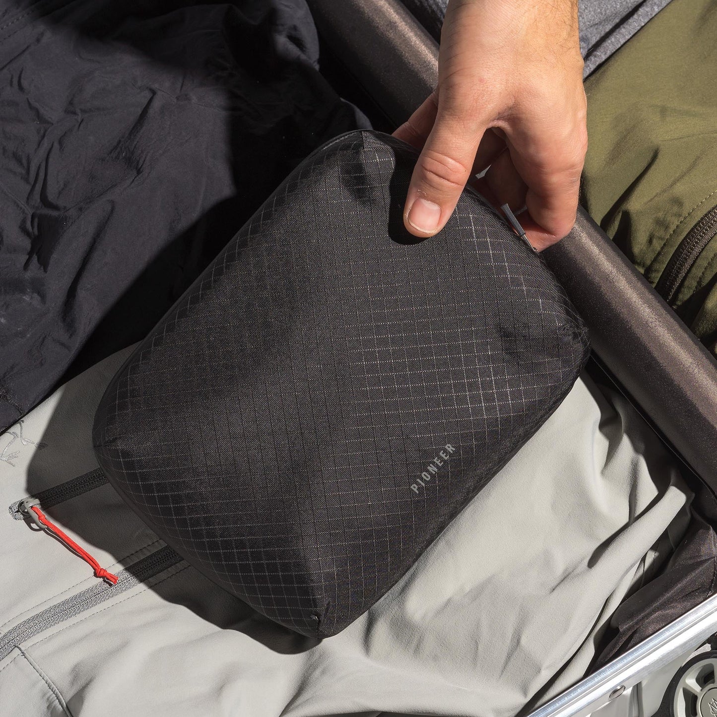 Pioneer Carry Global Pouch