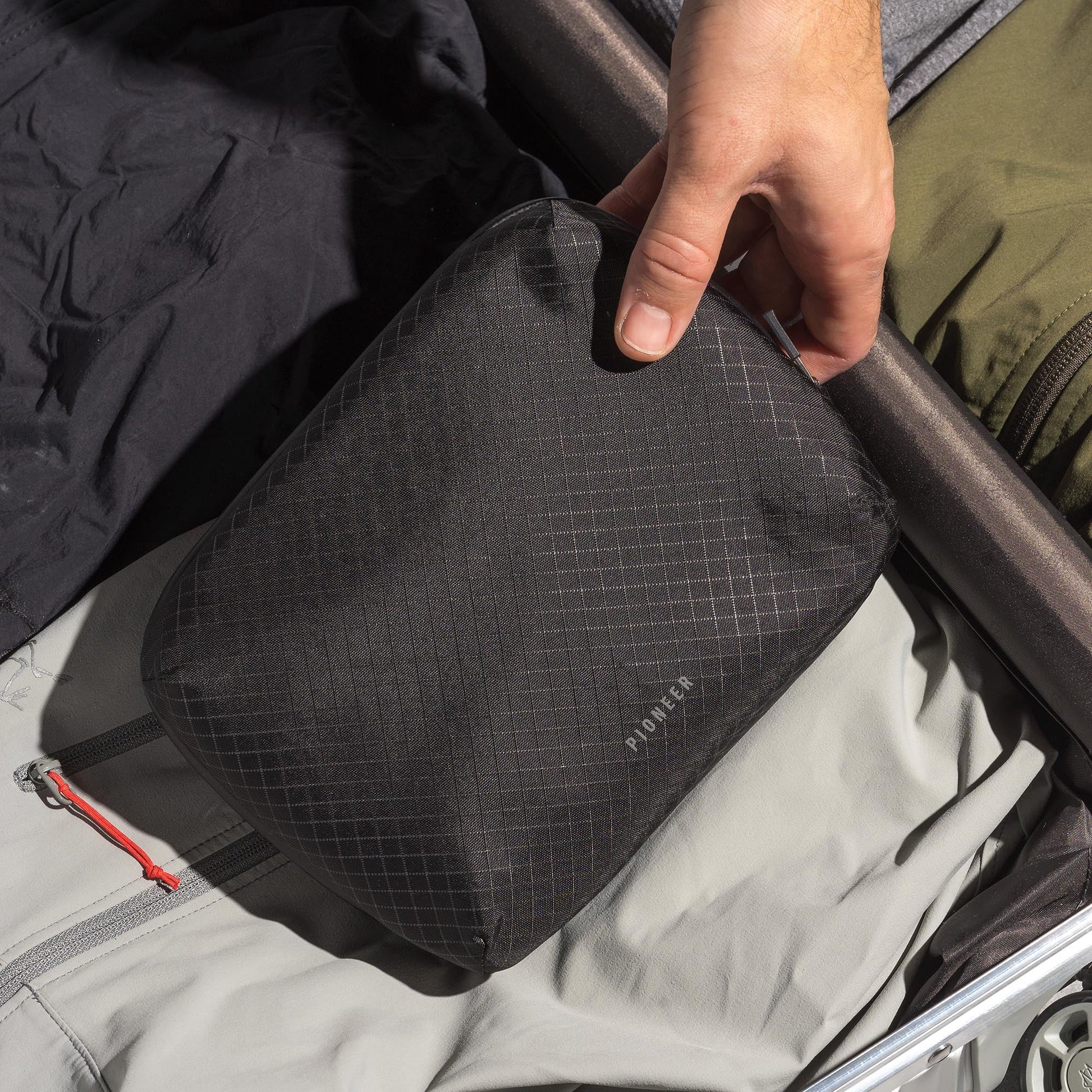 Pioneer Carry Global Pouch