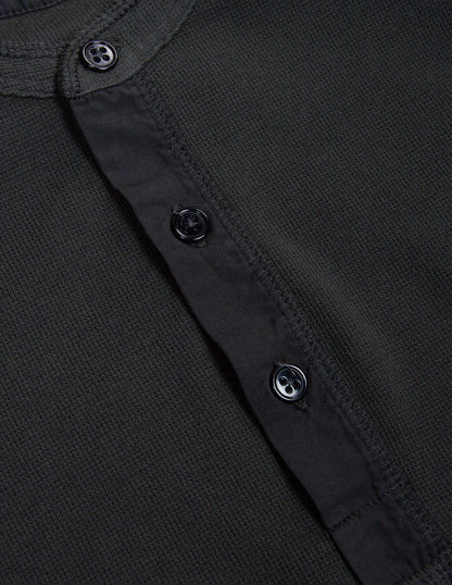 Rivay Gibson Waffle Henley in Vintage Black