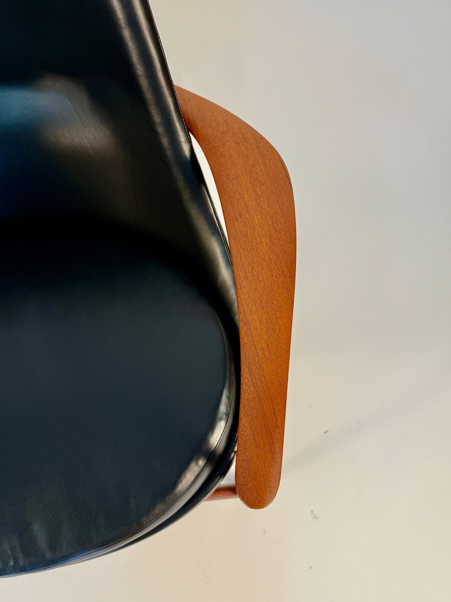 Rare Pair of Vintage Elizabeth Lounge Chairs by Ib Kofod Larsen