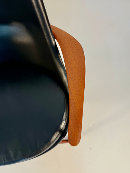 Rare Pair of Vintage Elizabeth Lounge Chairs by Ib Kofod Larsen