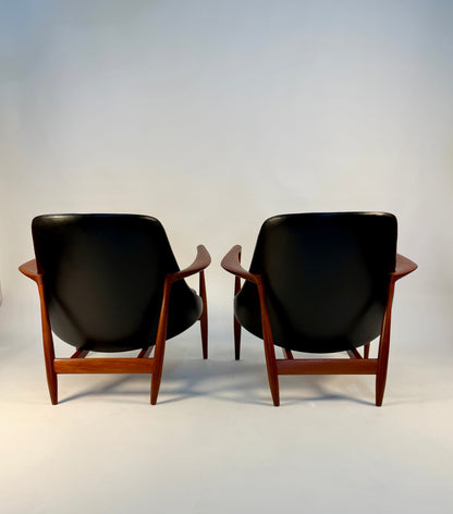 Rare Pair of Vintage Elizabeth Lounge Chairs by Ib Kofod Larsen