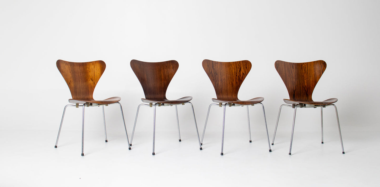 Set of 4 Arne Jacobsen for Fritz Hansen Series 7 Chairs in Rosewood Model 3107