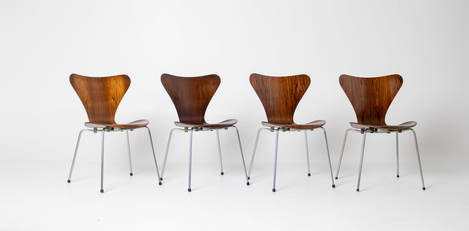 Set of 4 Arne Jacobsen for Fritz Hansen Series 7 Chairs in Rosewood Model 3107