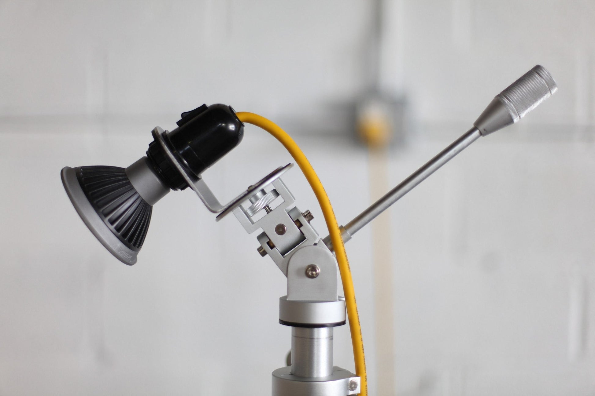 CW&T Tripod Light