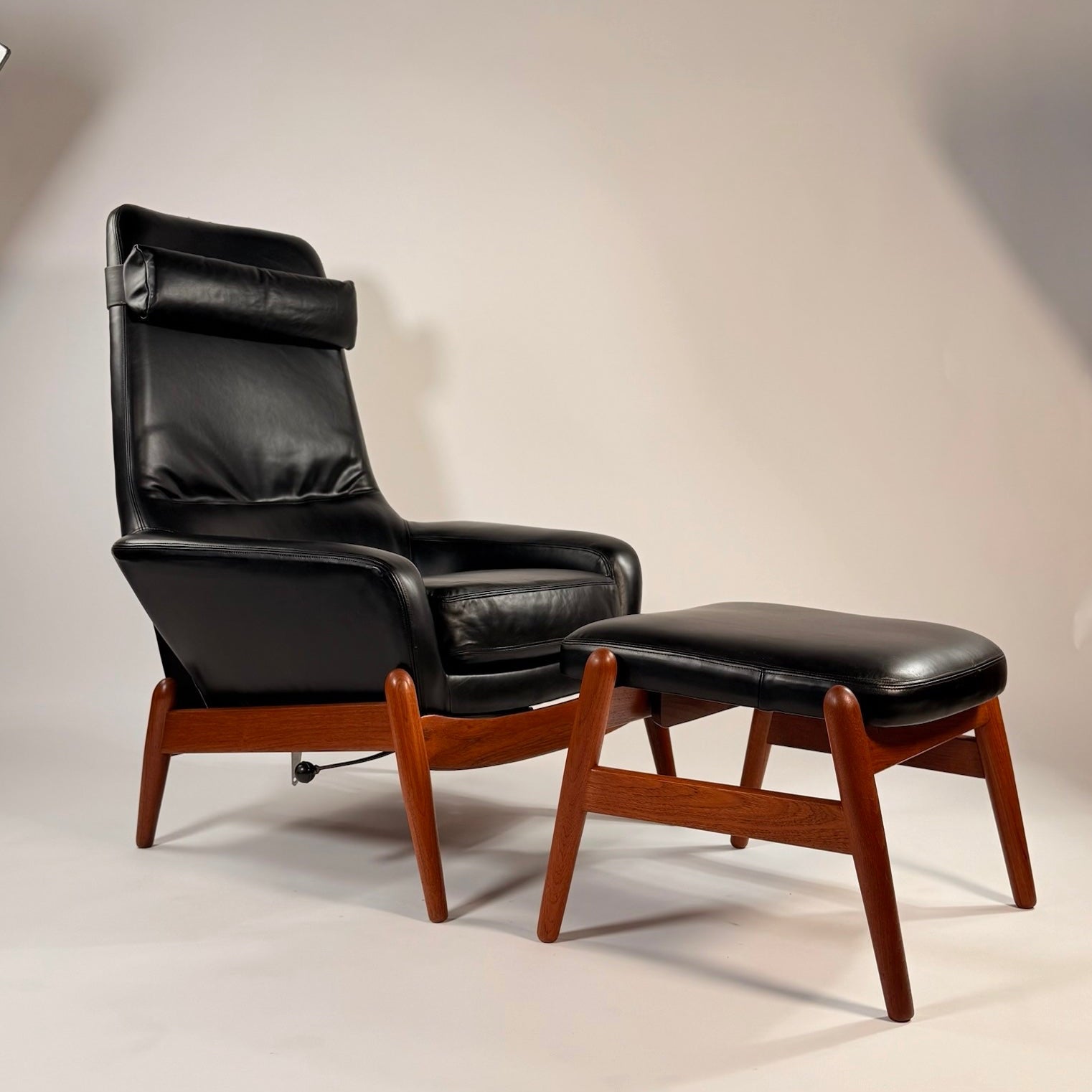 Rare Arnold Madsen & Schubell - MS30 High back Recliner