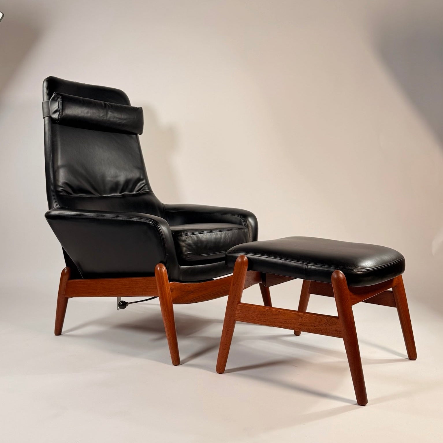 Rare Arnold Madsen & Schubell - MS30 High back Recliner