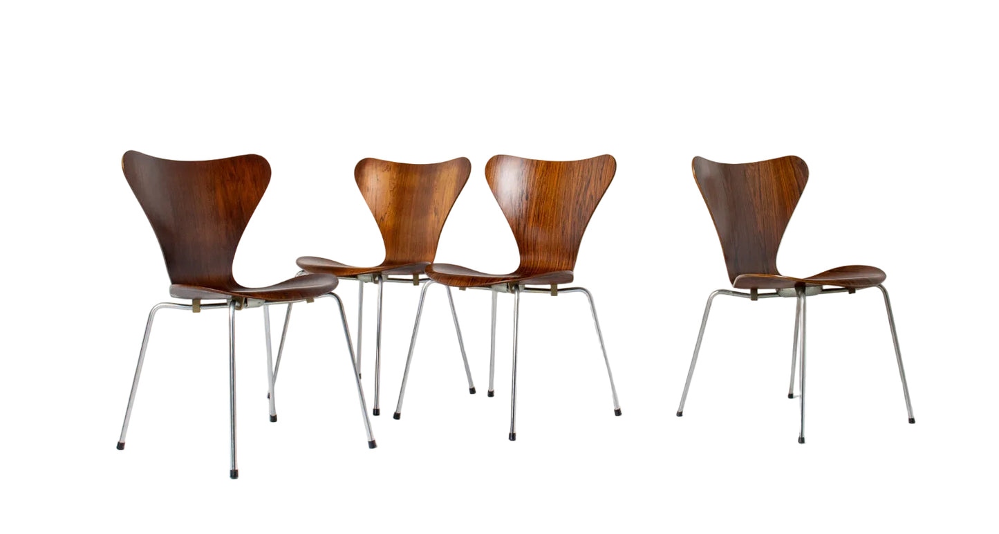 Set of 4 Arne Jacobsen for Fritz Hansen Series 7 Chairs in Rosewood Model 3107