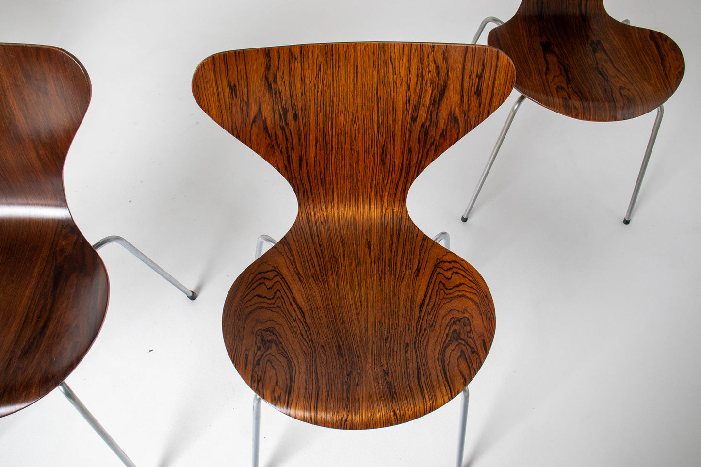 Set of 4 Arne Jacobsen for Fritz Hansen Series 7 Chairs in Rosewood Model 3107