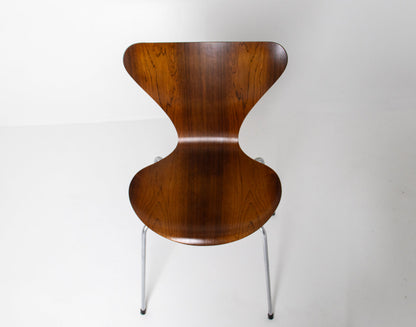 Set of 4 Arne Jacobsen for Fritz Hansen Series 7 Chairs in Rosewood Model 3107