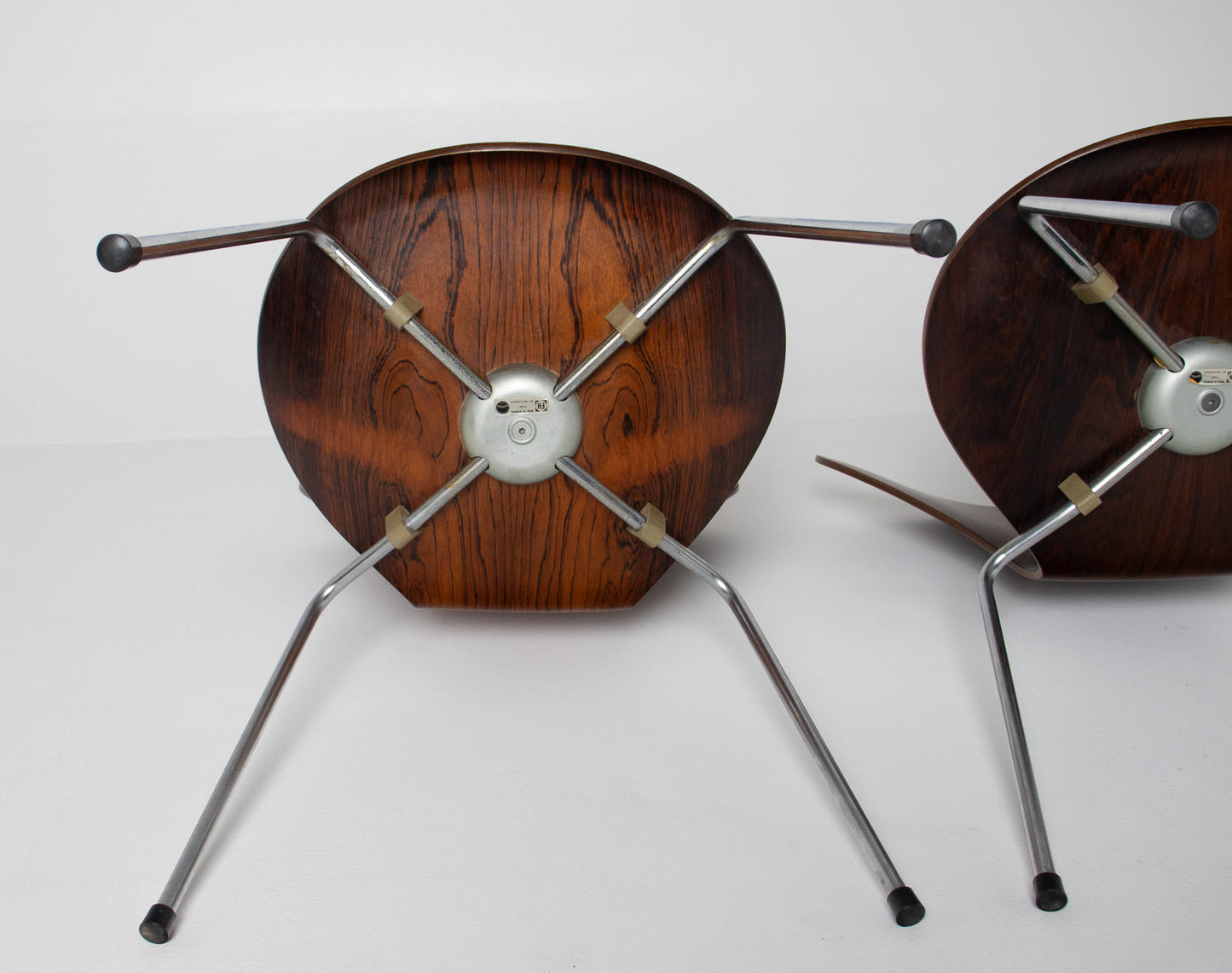 Set of 4 Arne Jacobsen for Fritz Hansen Series 7 Chairs in Rosewood Model 3107