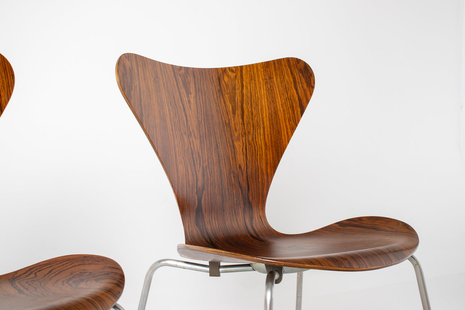 Set of 4 Arne Jacobsen for Fritz Hansen Series 7 Chairs in Rosewood Model 3107