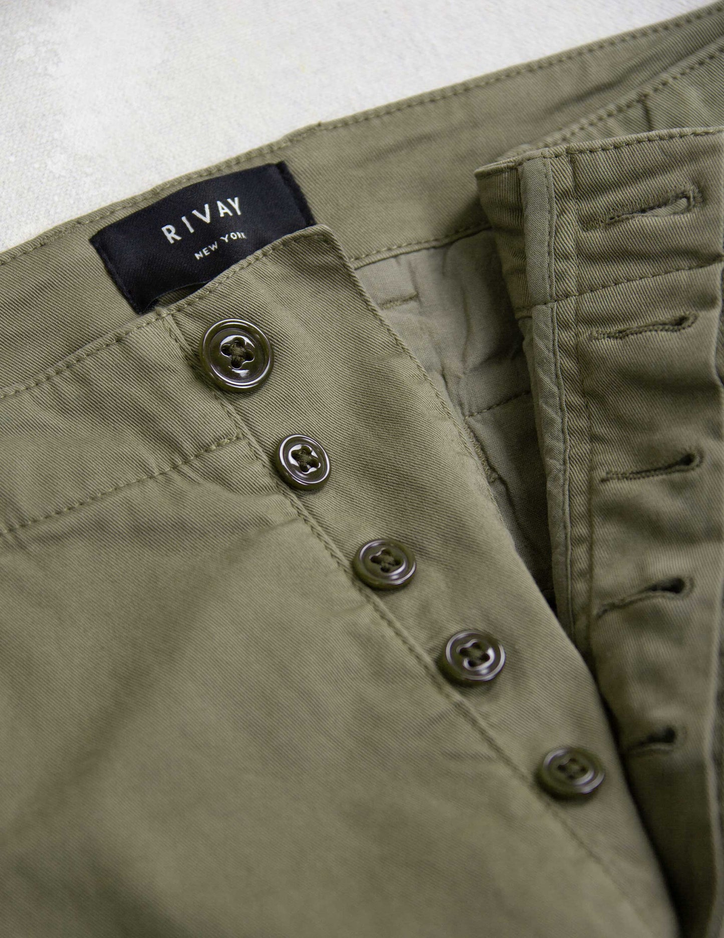 Series Chino in Olive Fatigue