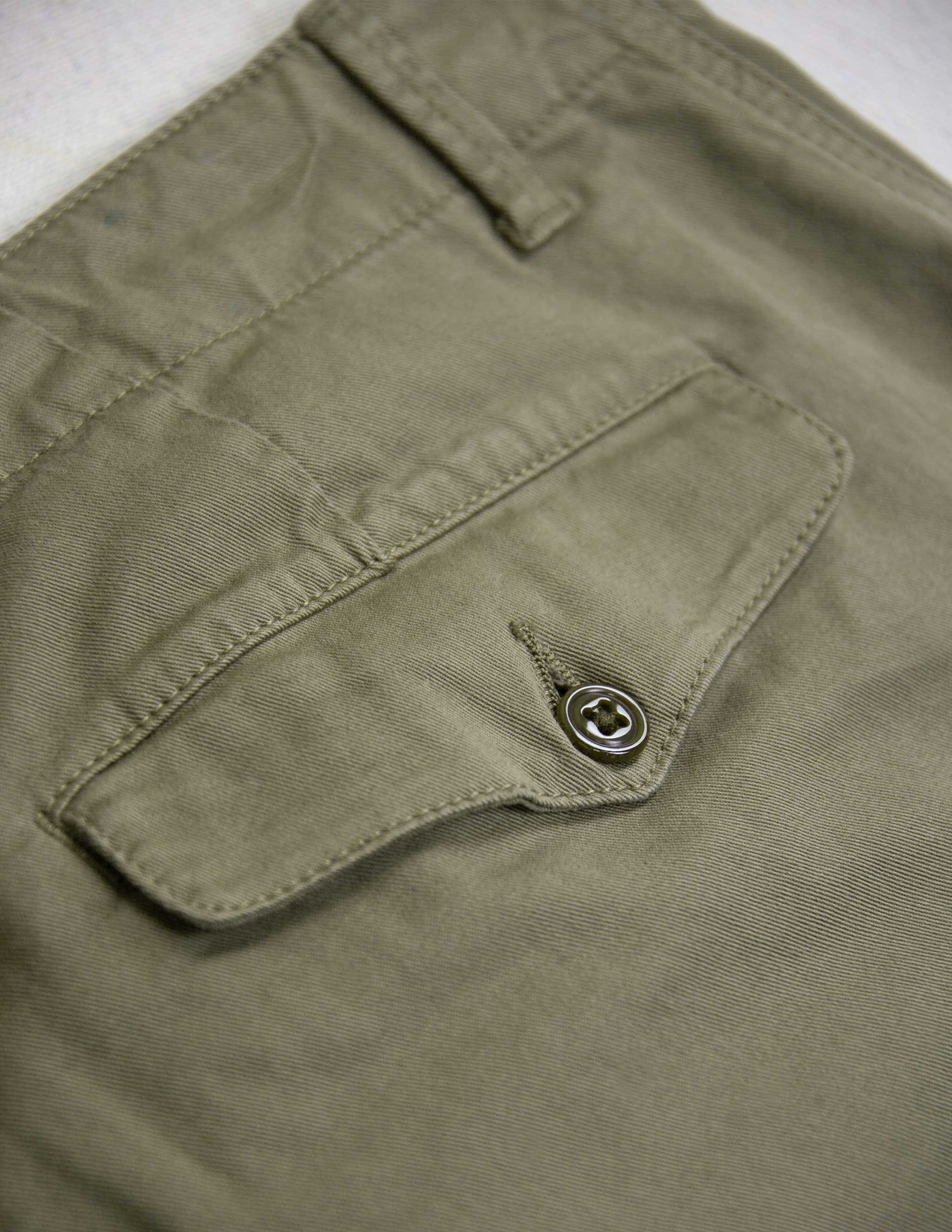 Series Chino in Olive Fatigue