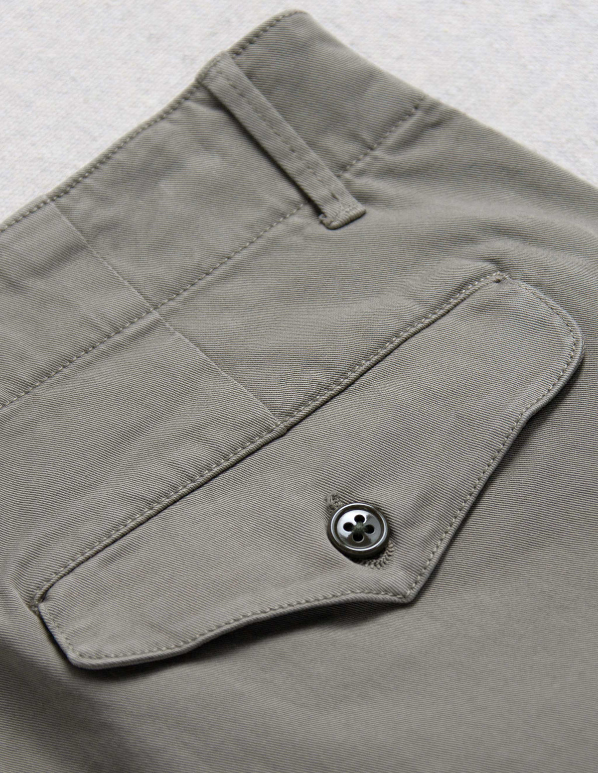 Series Chino in Warm Grey