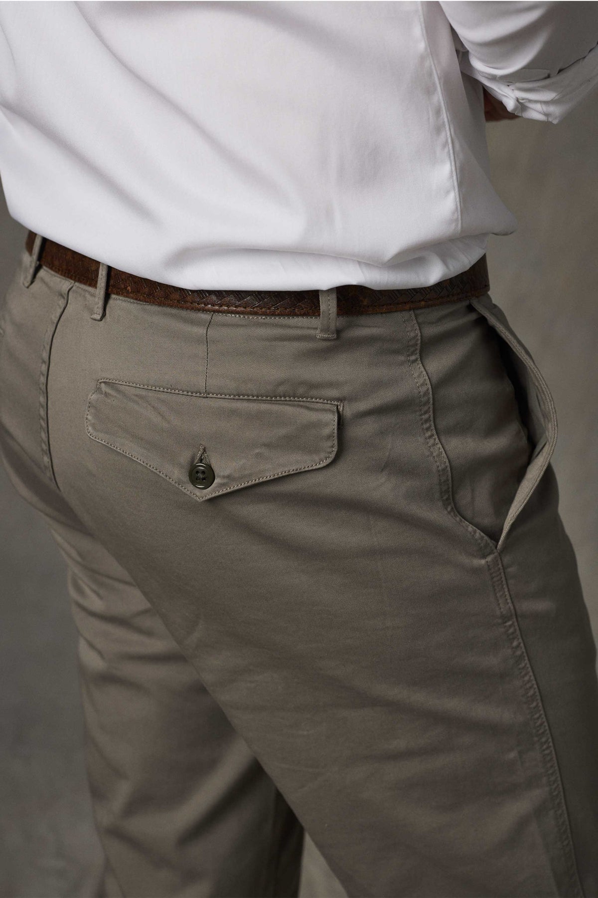 Series Chino in Warm Grey