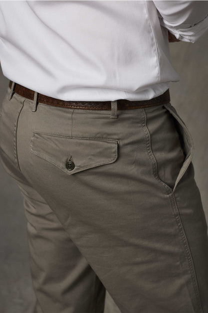 Series Chino in Warm Grey
