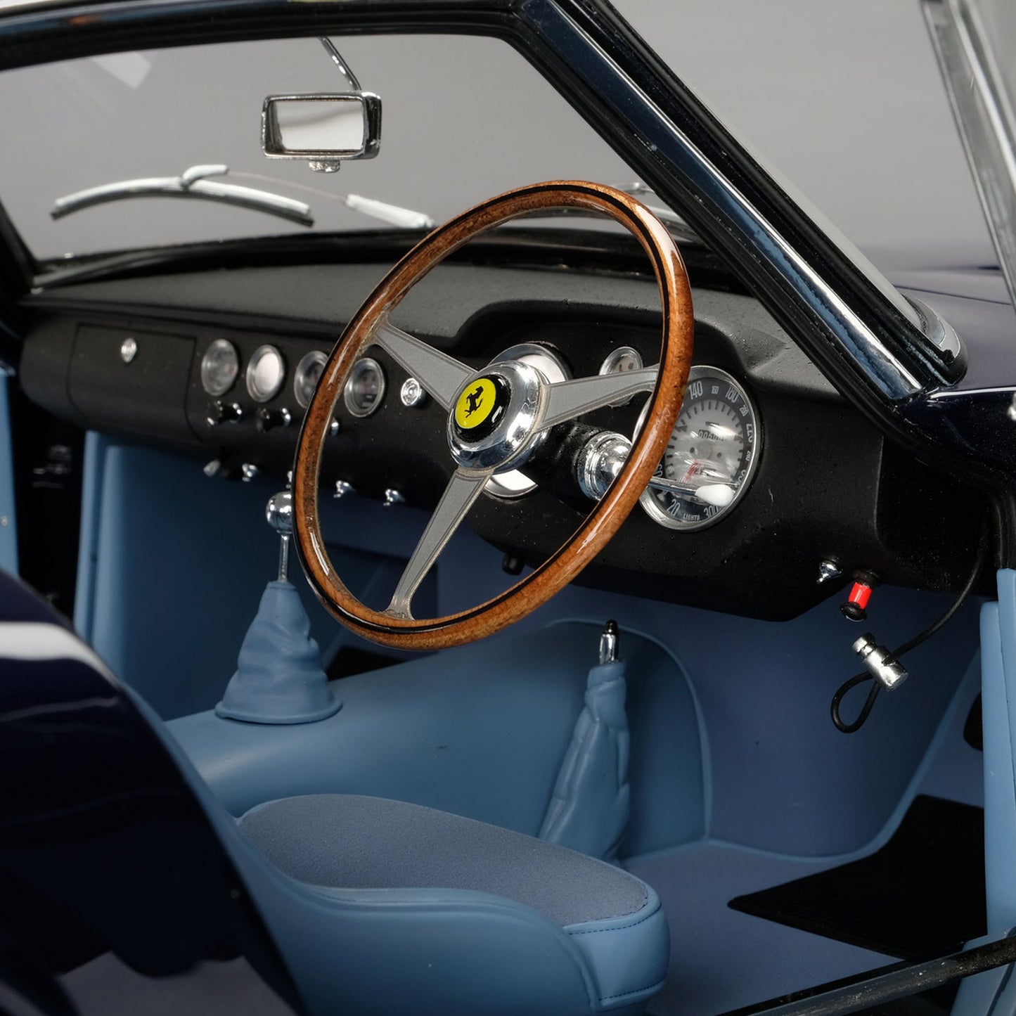1961 Ferrari 250 GT 1:8 Scale Model