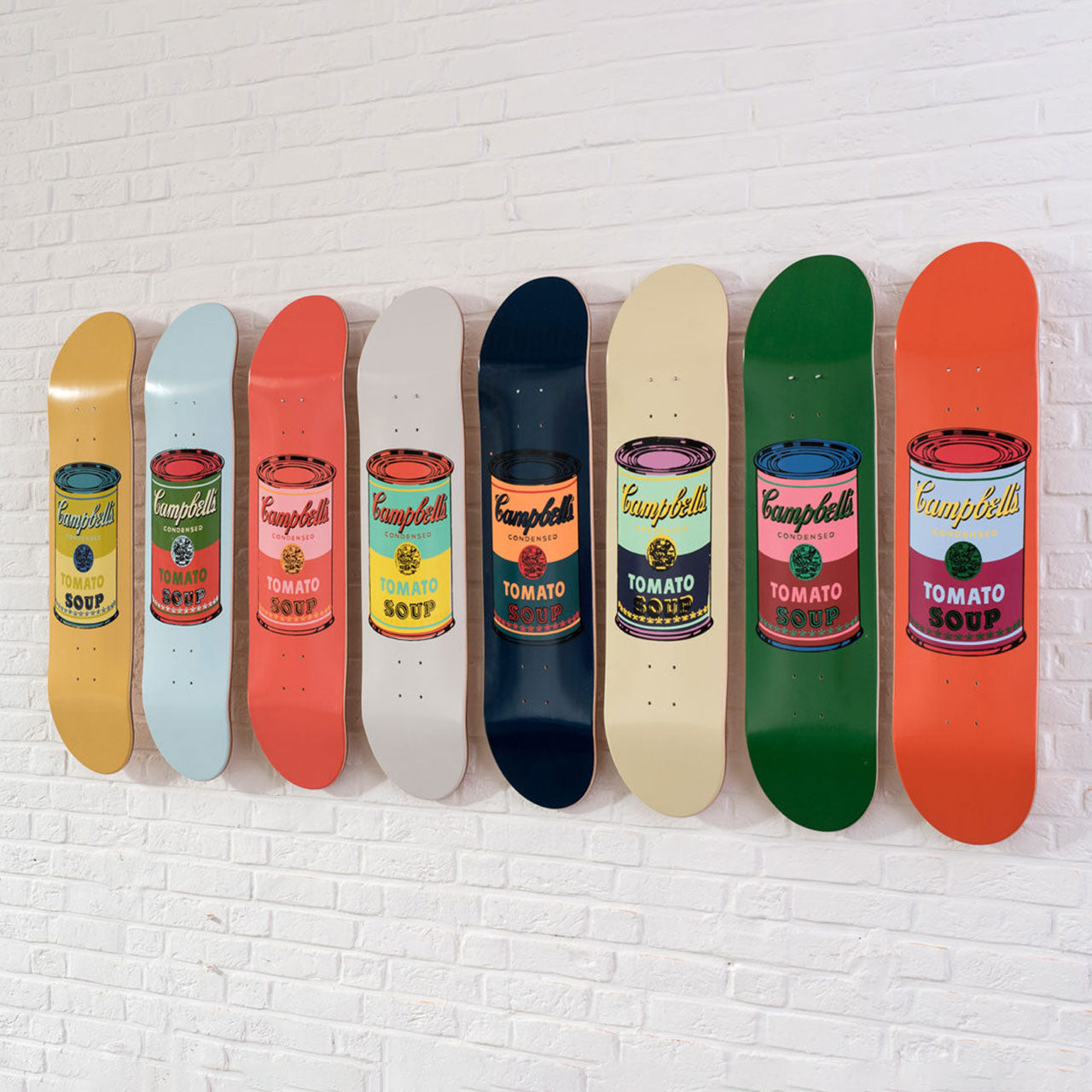 Der Skateroom Andy Warhol hat Campbell's Suppendosen gefärbt