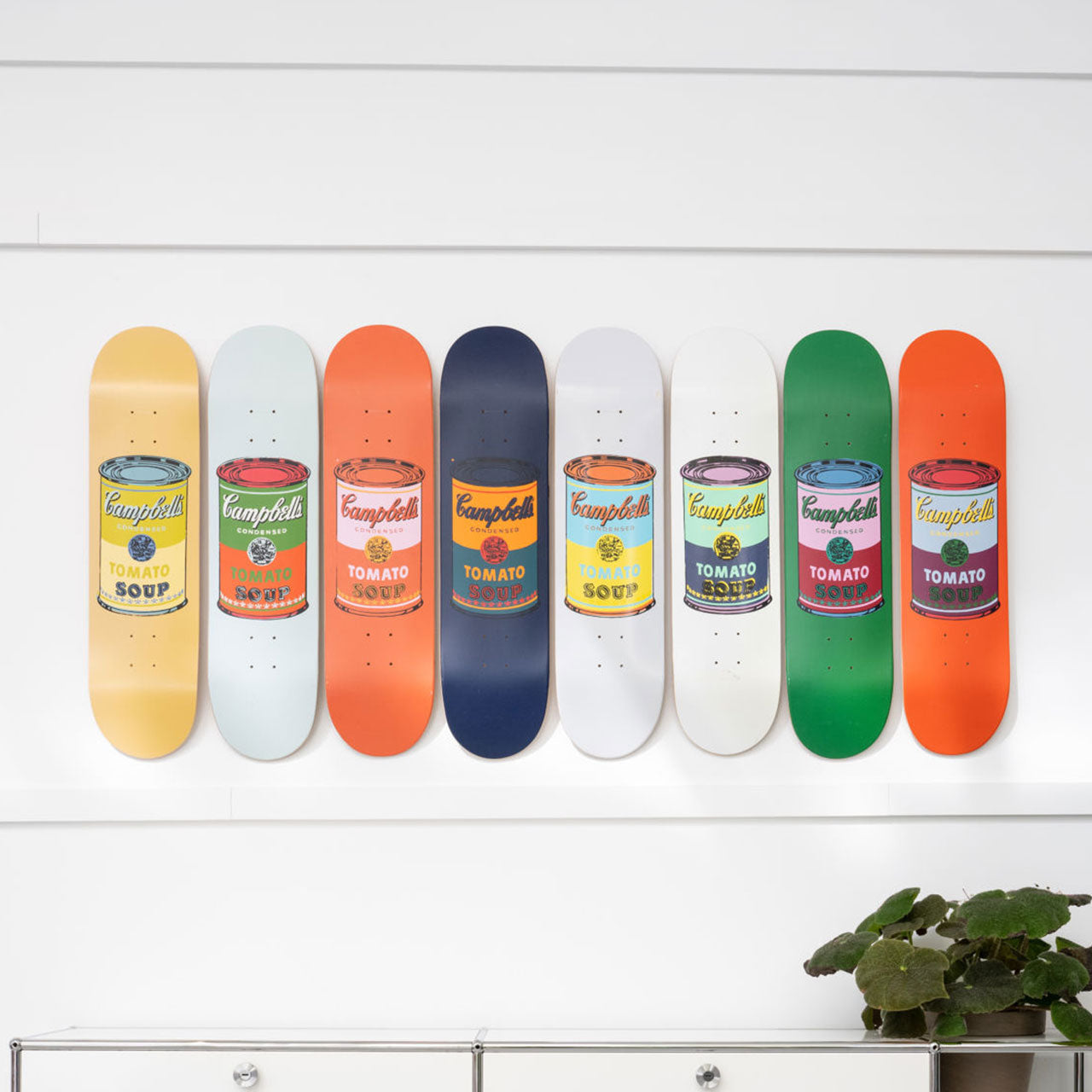 Der Skateroom Andy Warhol hat Campbell's Suppendosen gefärbt