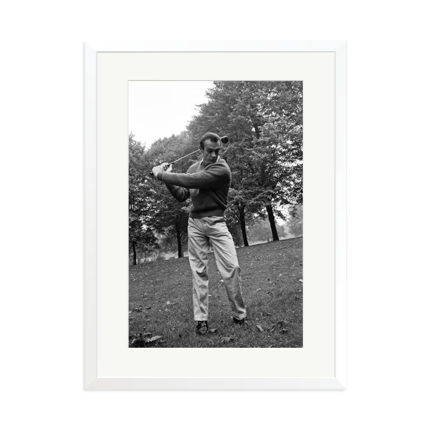 Sean Connery Plays Golf Framed Print White XL