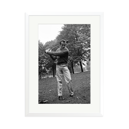 Sean Connery Plays Golf Framed Print White XL