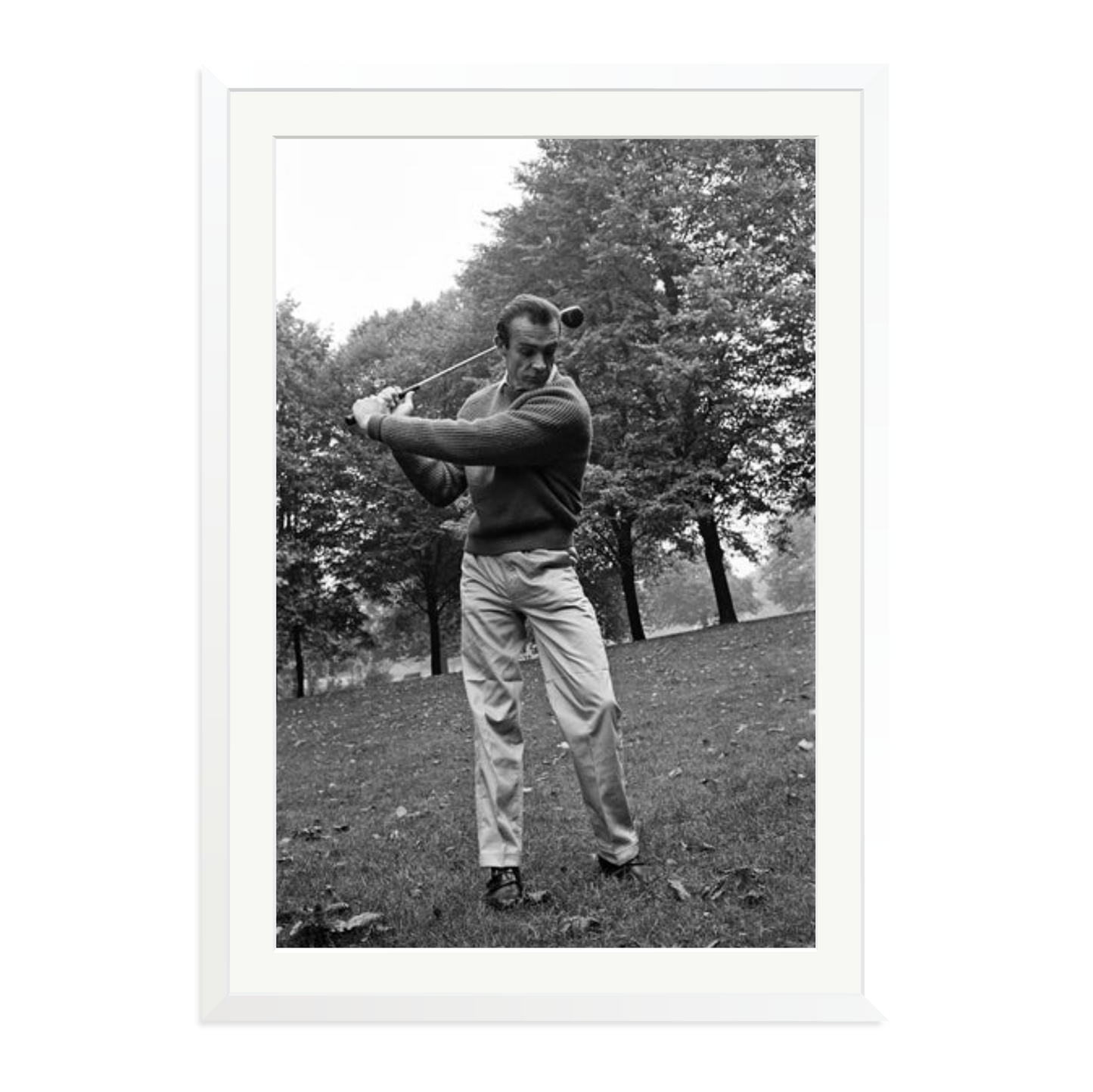 Sean Connery Plays Golf Framed Print White XXL