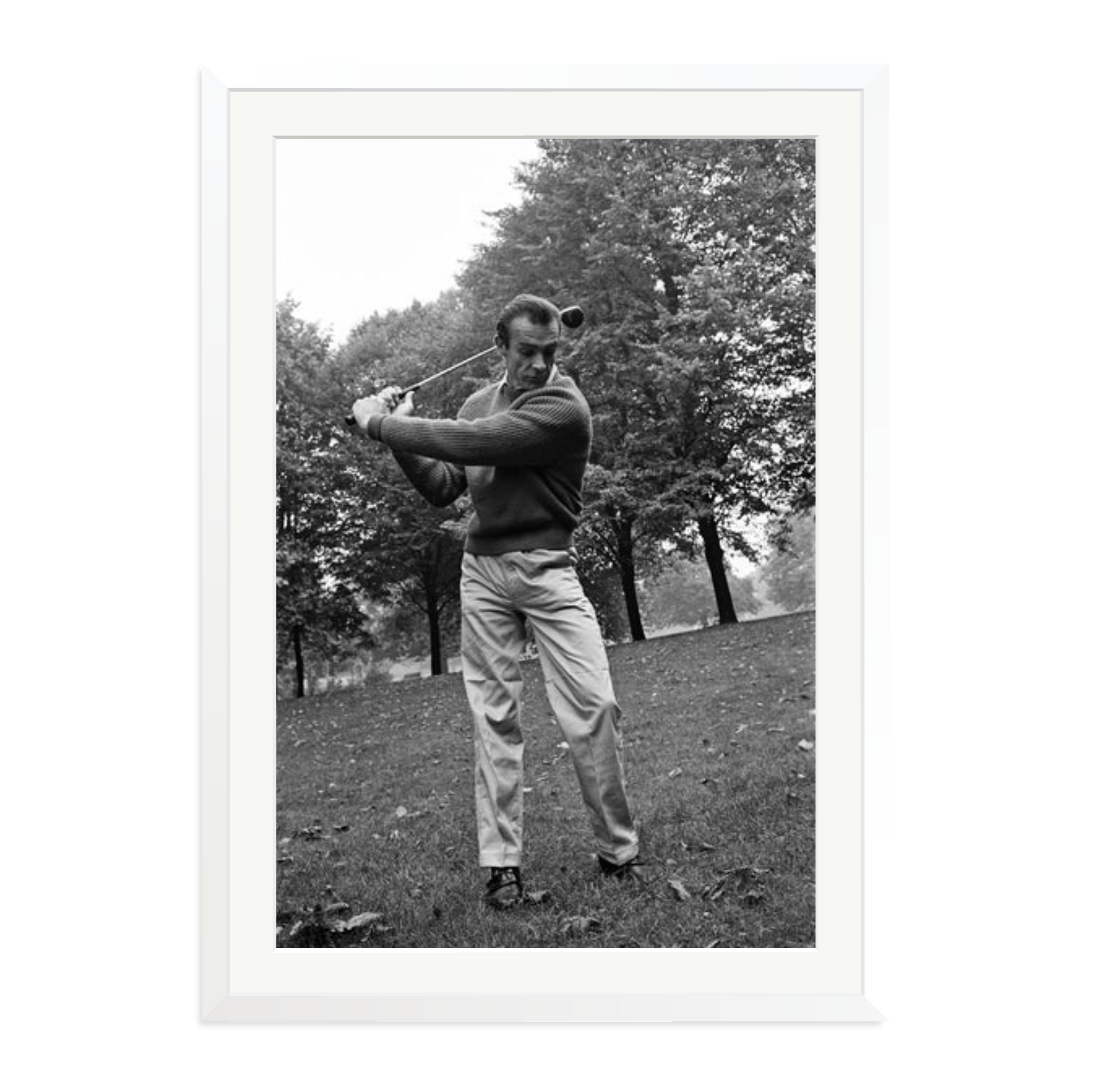 Sean Connery Plays Golf Framed Print White XXL