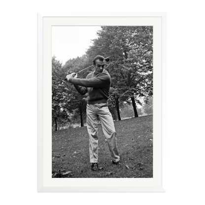 Sean Connery Plays Golf Framed Print White XXL
