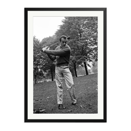 Sean Connery Plays Golf Framed Print Black XXL